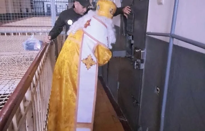 привітав в’язнів