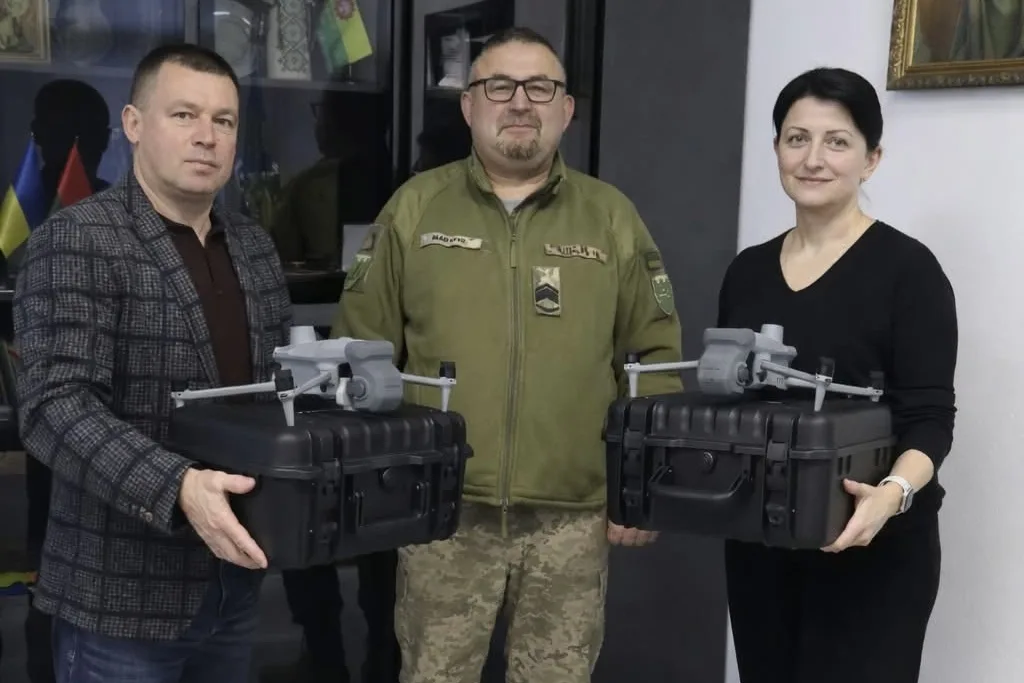 два квадрокоптери