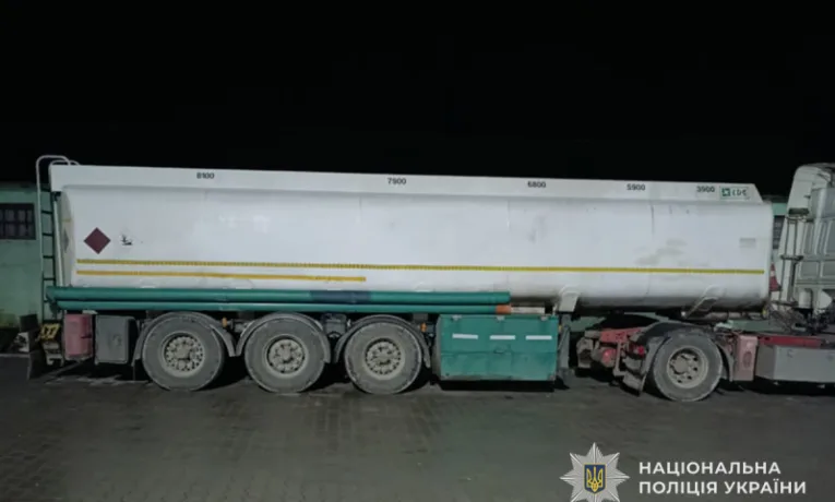 На Тернопільщині водій розбавив азотні добрива водою та намагався продати викрадене