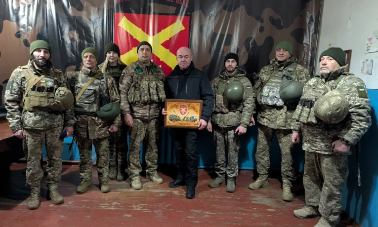 Сергій Надал на фронті передав від громади Тернополя обладнання для кількох підрозділів