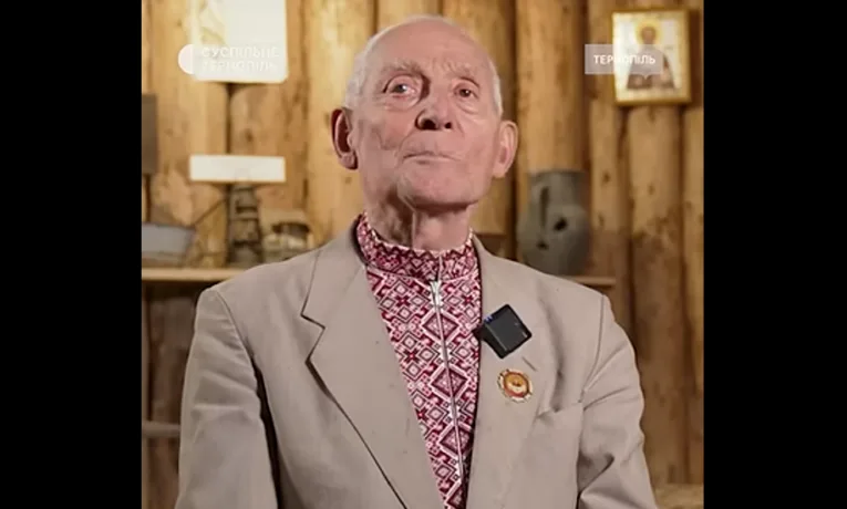 виконав повстанську колядку