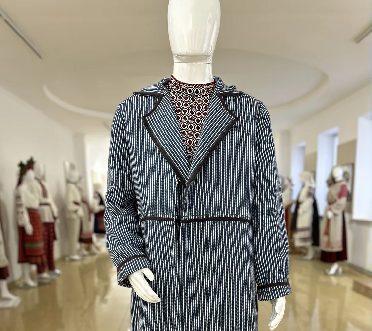 В етнопарку «Ладомирія» відтворили чоловічий традиційний одяг із Кременеччини