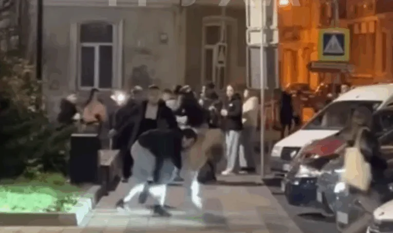 Бійка у центрі Тернополя: поліцейські встановлюють обставини