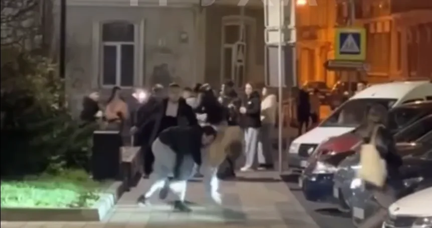 Бійка у центрі Тернополя: поліцейські встановлюють обставини