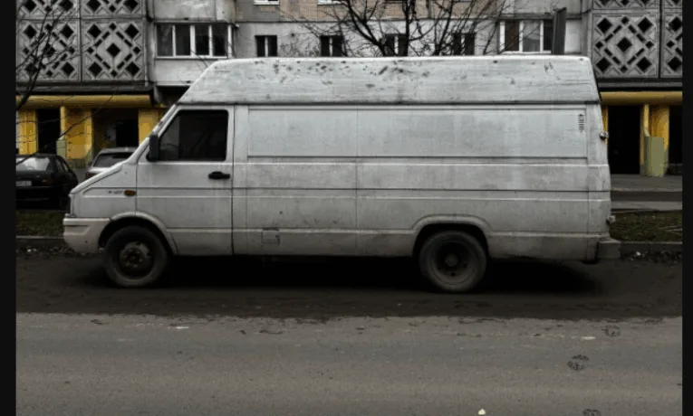 У Тернополі виявили 9 покинутих автівок - власників просять забрати їх