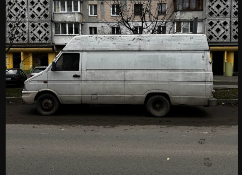 У Тернополі виявили 9 покинутих автівок - власників просять забрати їх