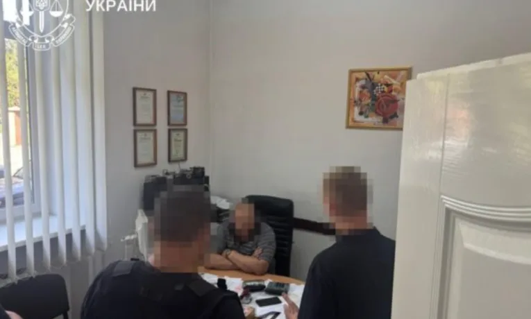 У Тернополі судитимуть головного інженера, який обіцяв чоловіку безперешкодний перетин кордону