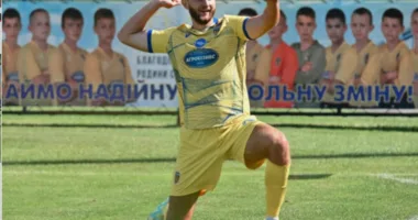 Стали відомі зарплата та підйомні бомбардира з Тернополя у Буковині