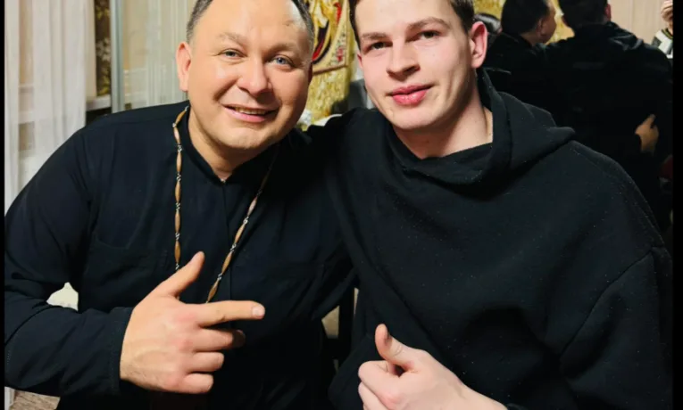 Священник з Тернопільщини Олексій Філюк на Різдво узяв у дім хлопчика-сироту