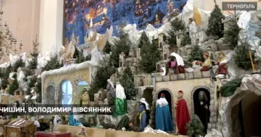 Додали будинок, у який влучила ракета: у Тернополі змонтували найбільшу шопку України