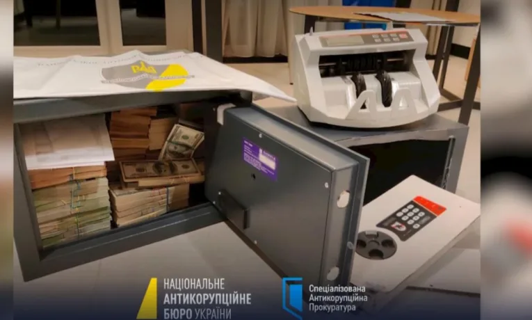 Підозра п’ятьом нардепам за отримання хабарів за голосування