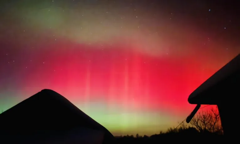 Фантастичне видовище: над Тернопільщиною засяяло північне сяйво