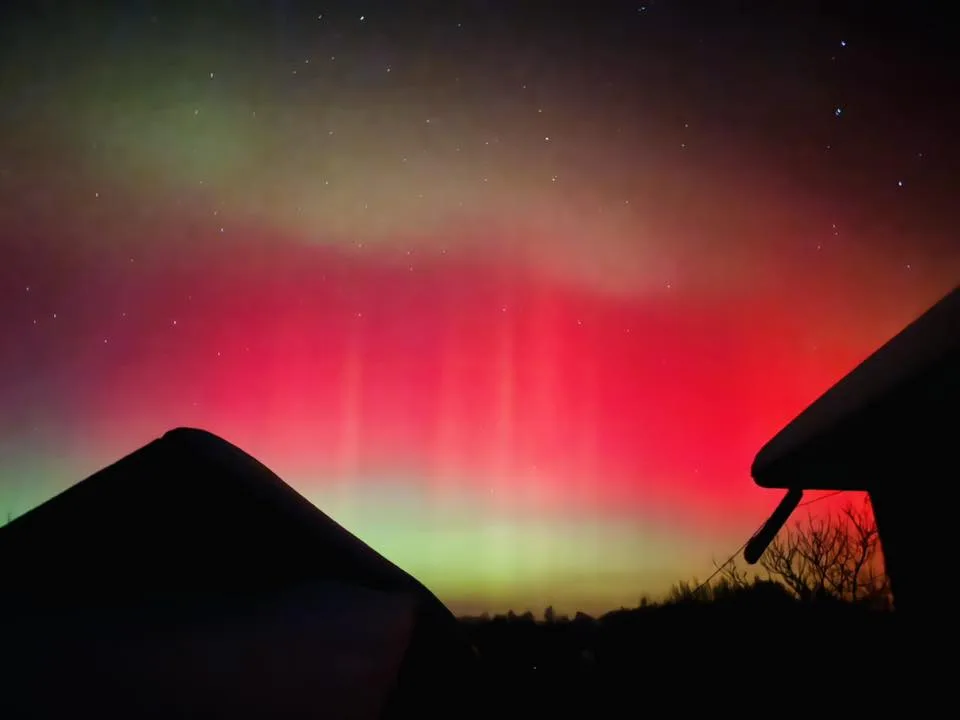 Фантастичне видовище: над Тернопільщиною засяяло північне сяйво