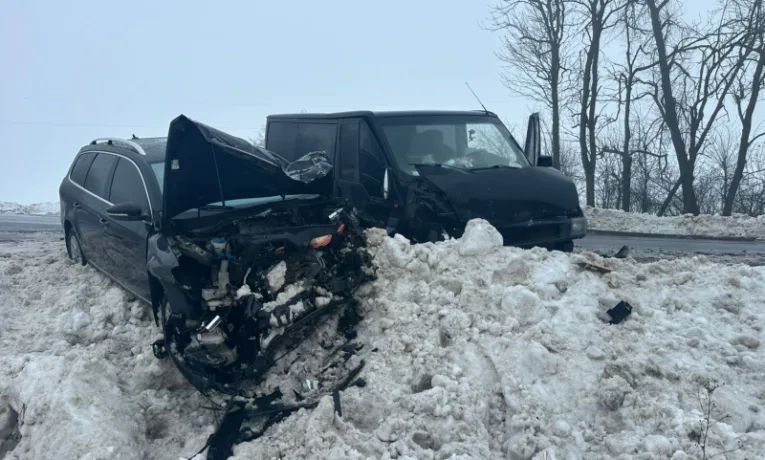 На Чортківщині двоє постраждалих у ДТП: зіткнулися Ford та Volkswagen