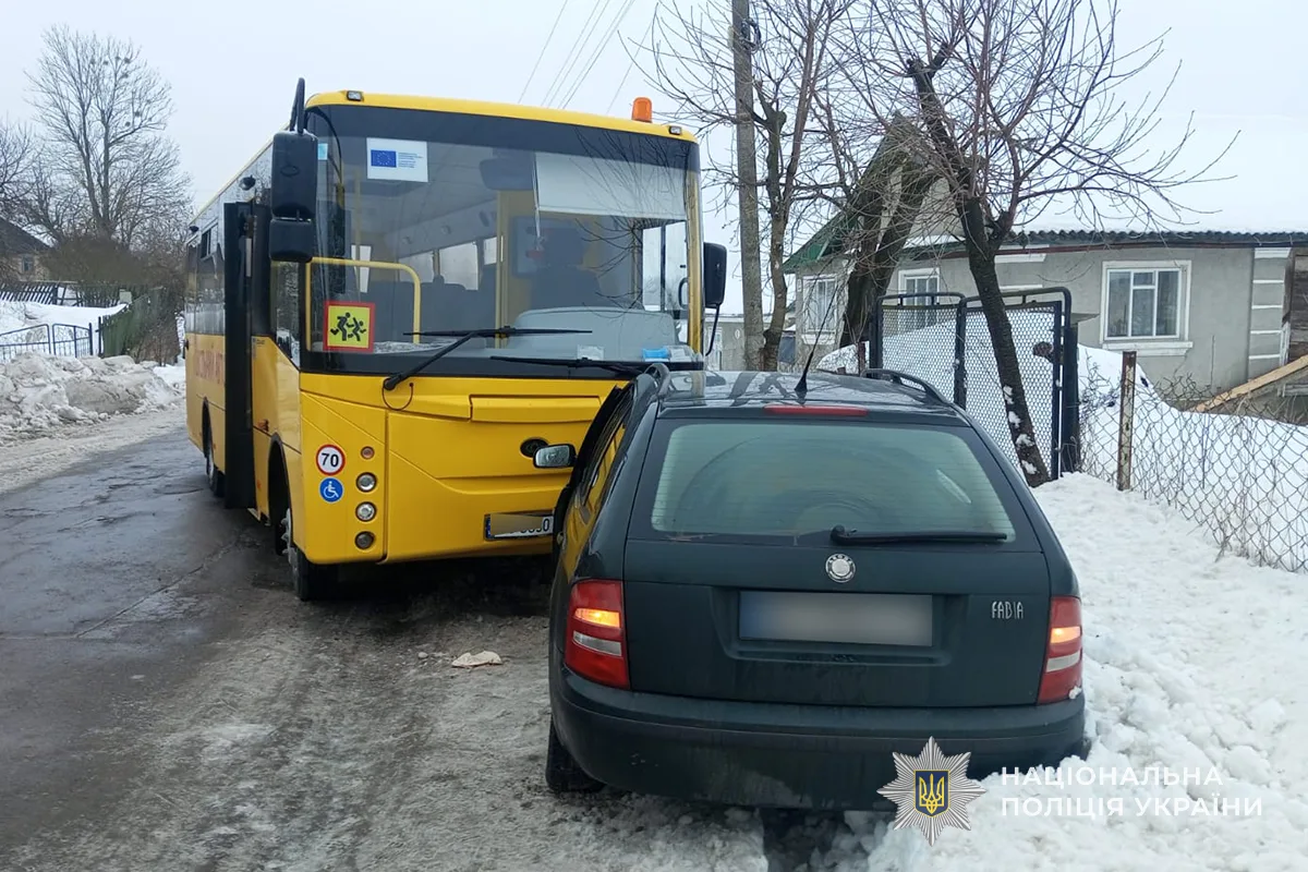 На Тернопільщині шкільний автобус потрапив у ДТП