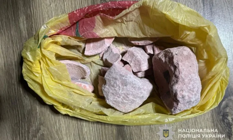 У Кременці затримали чоловіка, який зберігав вдома тротил