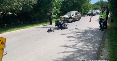 Крадіжка на місці ДТП у Гаях: таксист забрав речі постраждалої мотоциклістки