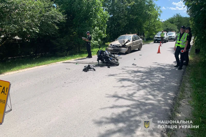 Крадіжка на місці ДТП у Гаях: таксист забрав речі постраждалої мотоциклістки