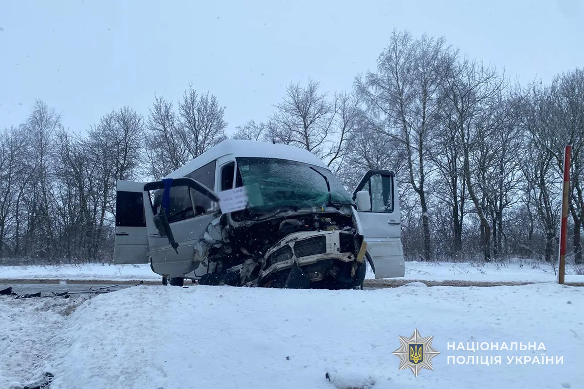 Аварія біля Монастириська: шестеро пасажирів автобусу та водій Nissan у лікарні