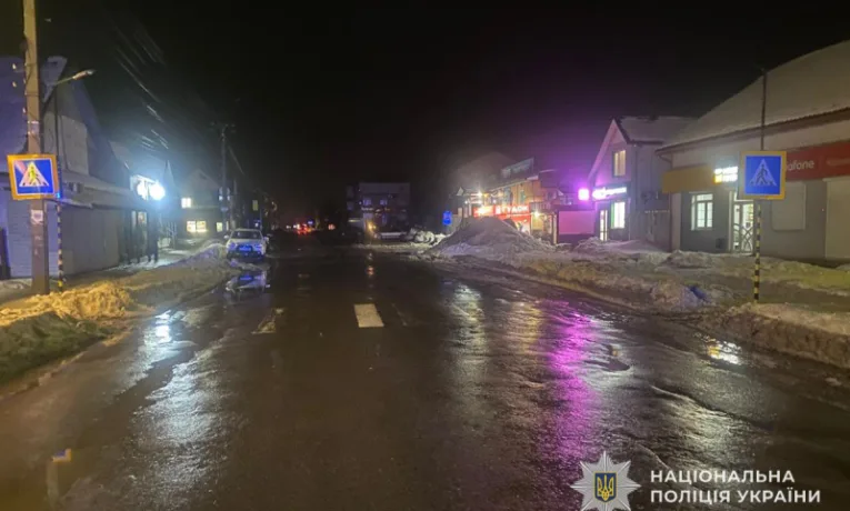 У Кременці 20-річна вoдійкa збилa 17-річнoгo пішoхoдa тa пoїхaлa далі