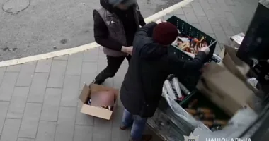 У Тернополі чоловіки викрали товар з-під магазину