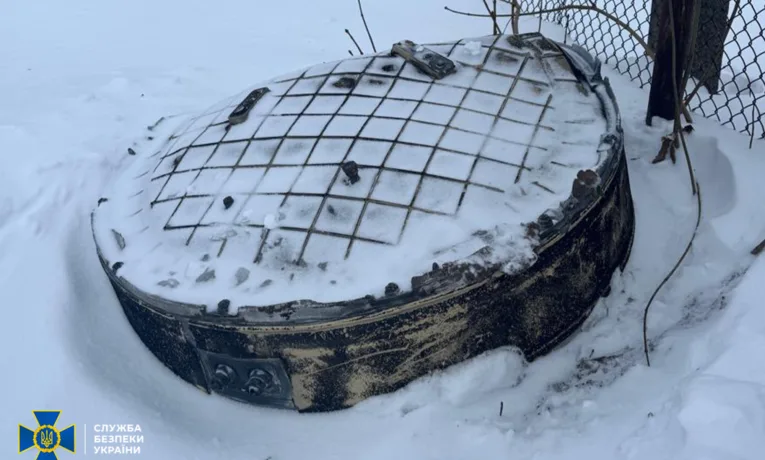 СБУ продемонструвала уламки «Орєшніка», яким рф атакувала Львівщину і кваліфікує цей удар як воєнний злочин