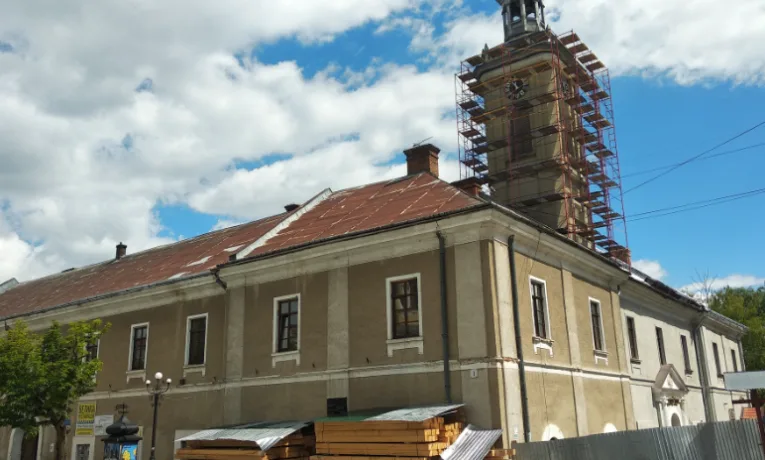 Бережанську ратушу добудують за 12 млн: ціни на ліс «накрутили» вчетверо, щебінь – вдвічі