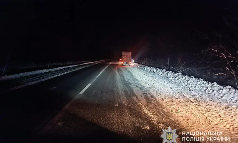 На Тернопільщині збили чоловіка та жінку