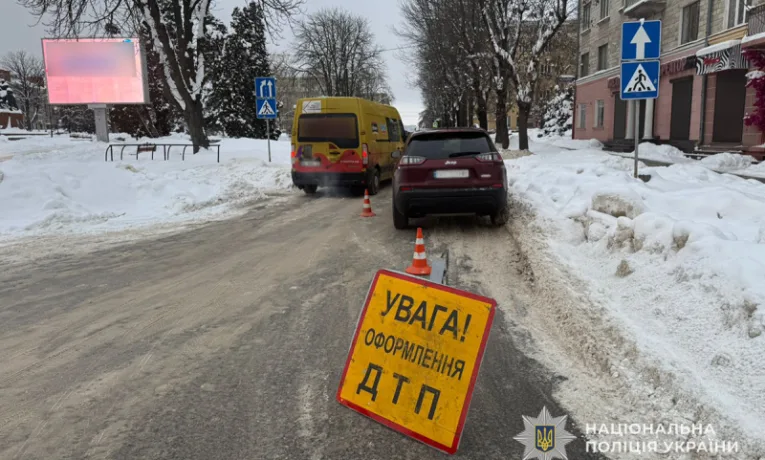 У Тернополі на пішохідному переході водій на "Джипі" збив жінку