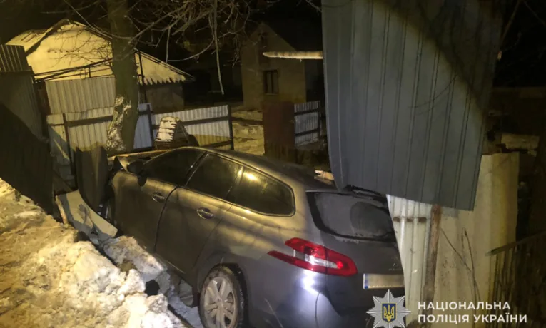 На Тернопільщині у ДТП потрапила жінка з двома дітьми