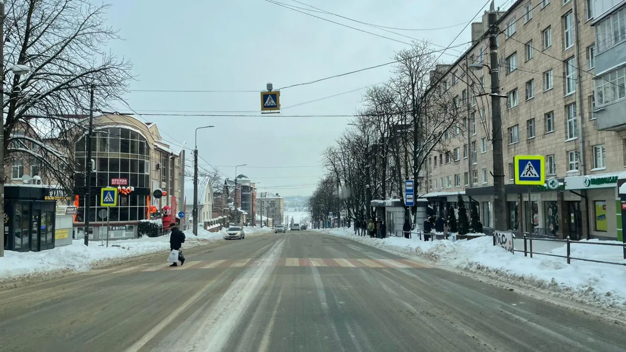 Тернопіль в основному розчищений: на дорогах подекуди залишається ожеледиця