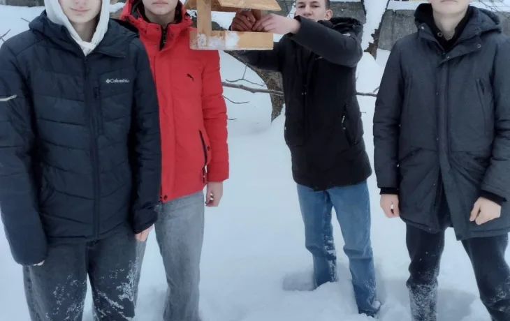 Учні школи №18 Тернополя виготовили годівнички для птахів