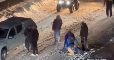 побили водія