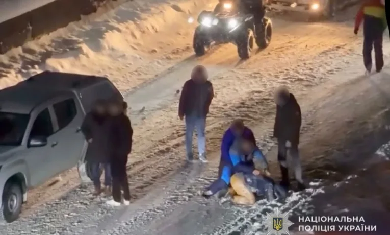 побили водія