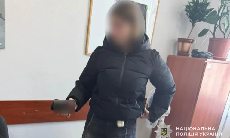 в під’їзді немовля