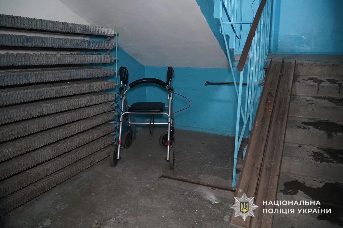 в під’їзді немовля