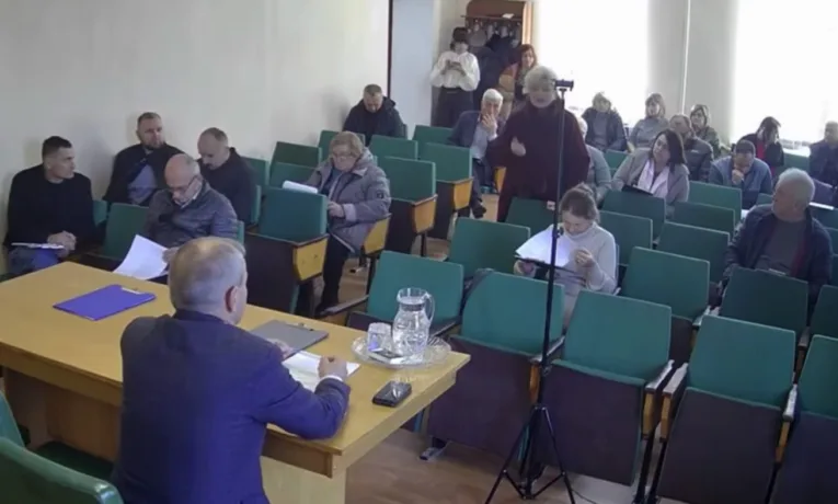 Дороги чи ЗСУ: у Підгайцях депутати вирішують, як використи позабюджетні кошти