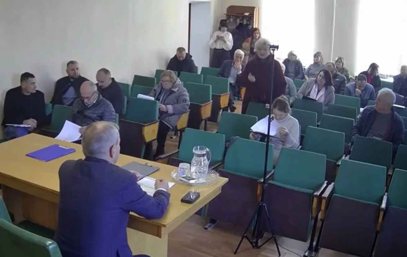 Дороги чи ЗСУ: у Підгайцях депутати вирішують, як використи позабюджетні кошти