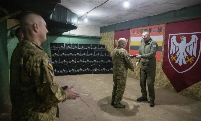 Віталій Кличко традиційно зустрів Новий рік на фронті разом із Захисниками та відвіз їм допомогу від громади Києва