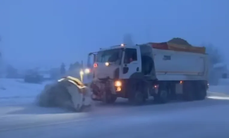 На ранок 8 січня проїзд дорогами державного значення Тернопільщини забезпечений, – служба відновлення