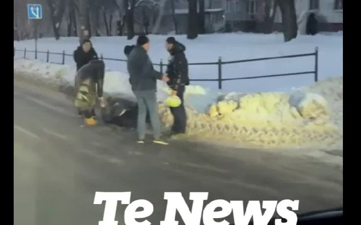 На 15 Квітня збили пішохода: перехожі рятували чоловіка до приїзду медиків