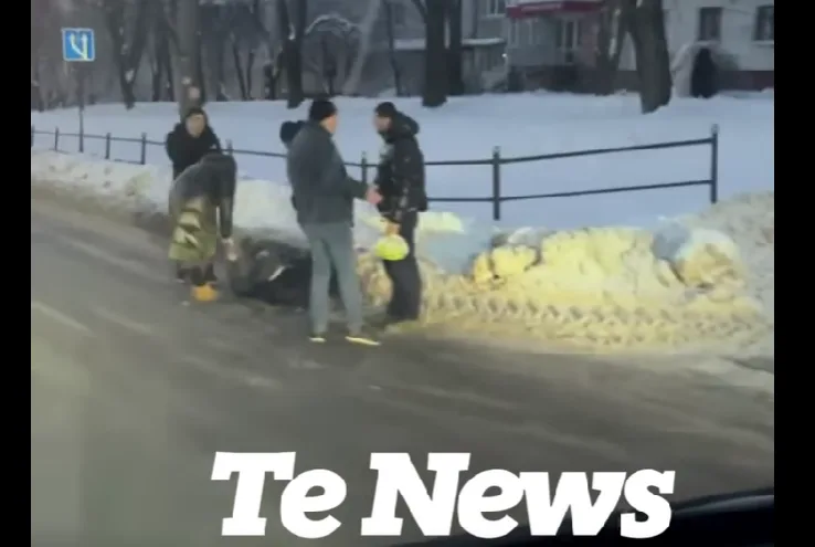 На 15 Квітня збили пішохода: перехожі рятували чоловіка до приїзду медиків