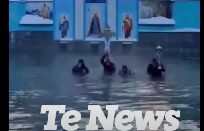 На Тернопільщині священники 19 січня здійснили «велике освячення води» — відео викликало дискусію