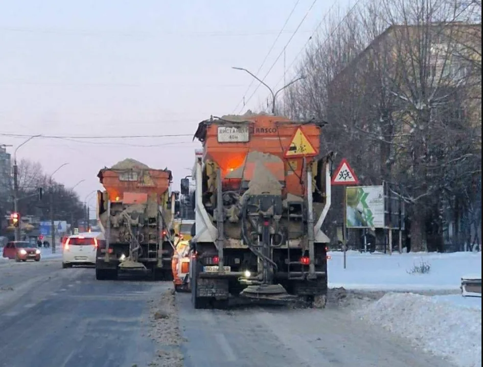 У Тернополі тривають роботи з очищення доріг