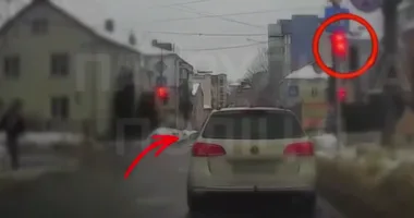 Проїзд на заборонний сигнал: на вулиці Теліги оштрафували кермувальника