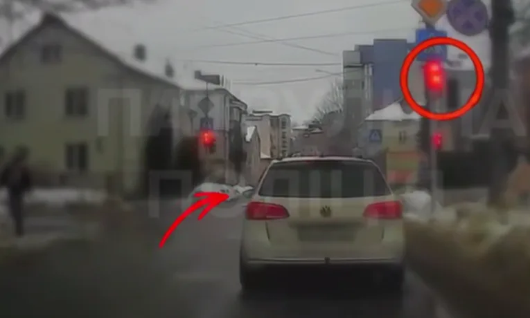 Проїзд на заборонний сигнал: на вулиці Теліги оштрафували кермувальника