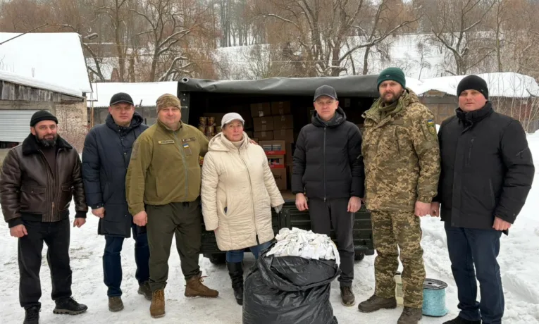 Володимир Болєщук з волонтерами передав допомогу бійцям 35-го стрілецького батальйону на передову