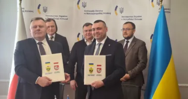 У Польщі підписали договір про співпрацю між Великодедеркальською громадою та гміною Улян-Майорат