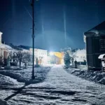 Над Тернопільщиною з’явилися загадкові “світлові стовпи”: розповідаємо, що це