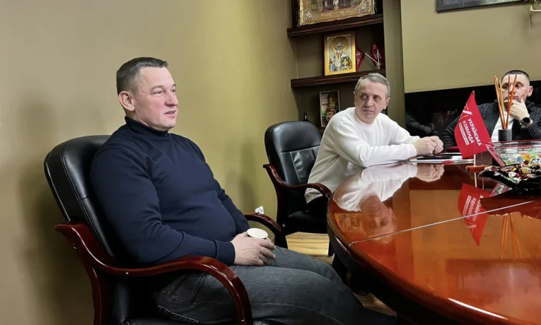 Десятки операцій на Запорізькому напрямку: у Тернополі нагородили хірурга, який рятує воїнів на «нулі»